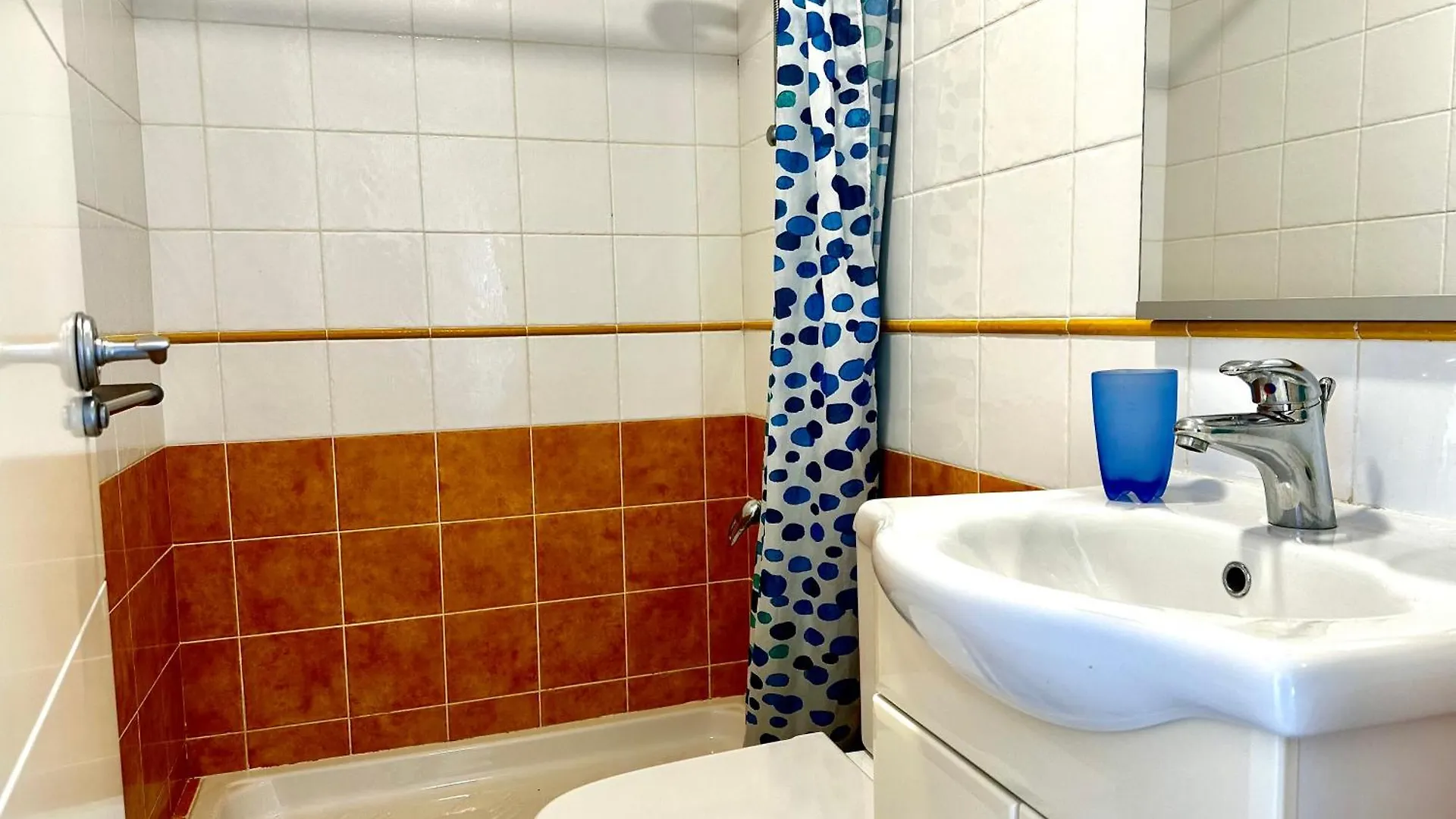 Bright Apartment 300M From The Beach Sitio de Calahonda